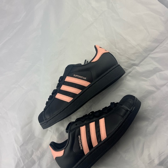 Women’s Adidas Superstar Size 7 Brand New - Picture 3 of 6